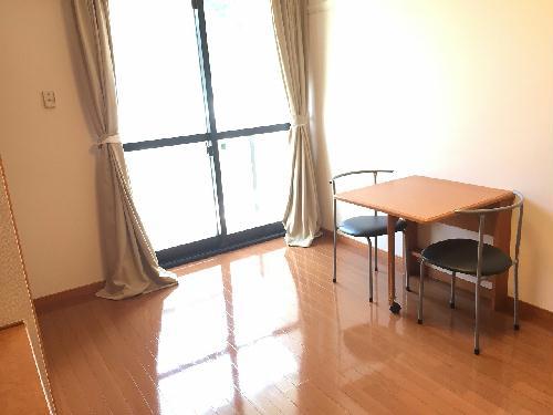 レオパレスさくら館(1K/1階)の居間写真