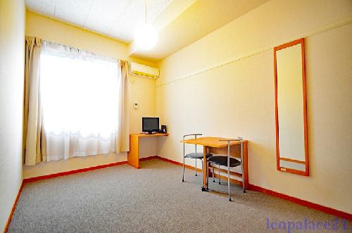 レオパレスコンフォート(1K/2階)の居間写真
