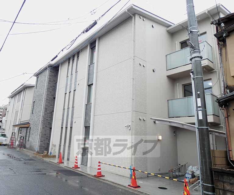 東海道本線 西大路駅 徒歩4分 築4年(1K/3階)