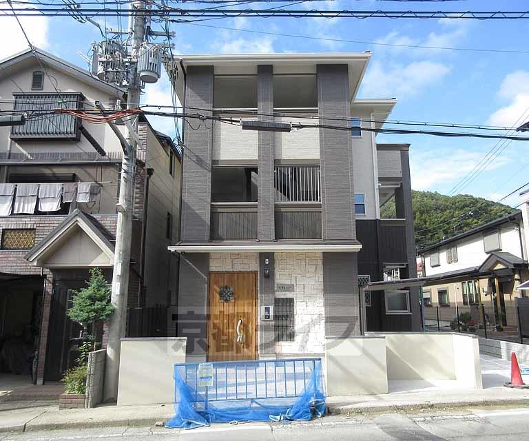 京都市東西線 御陵駅 徒歩3分 築4年(1K/2階)