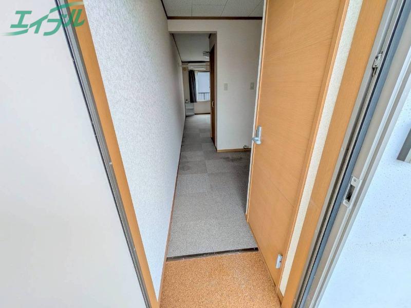 LA FAMILLE伊勢壱番館(1K/1階)の外観写真