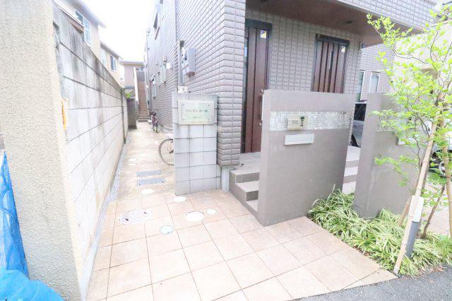 ブロッサム本八幡(1K/1階)の外観写真