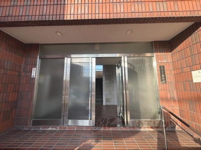 レオハイム春日山(2DK/3階)の外観写真