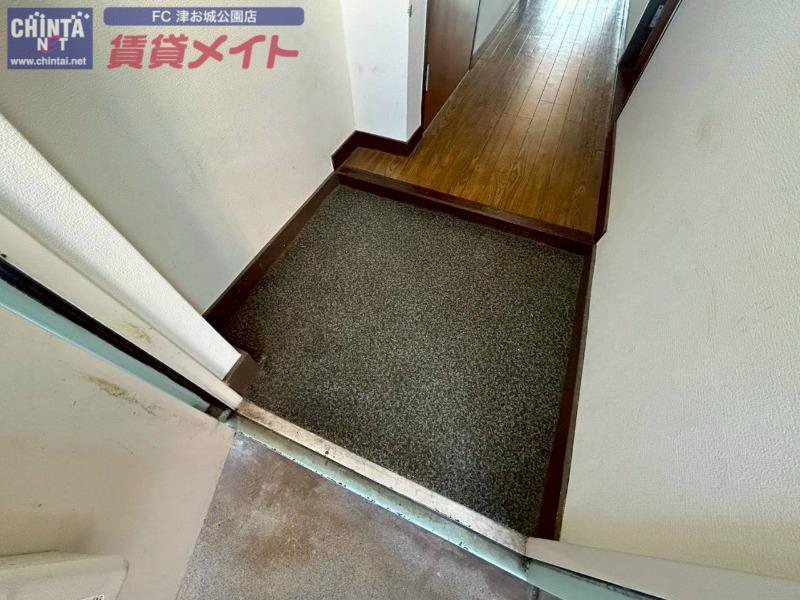 リパルティーレ津新町 B棟(3DK/3階)の玄関写真