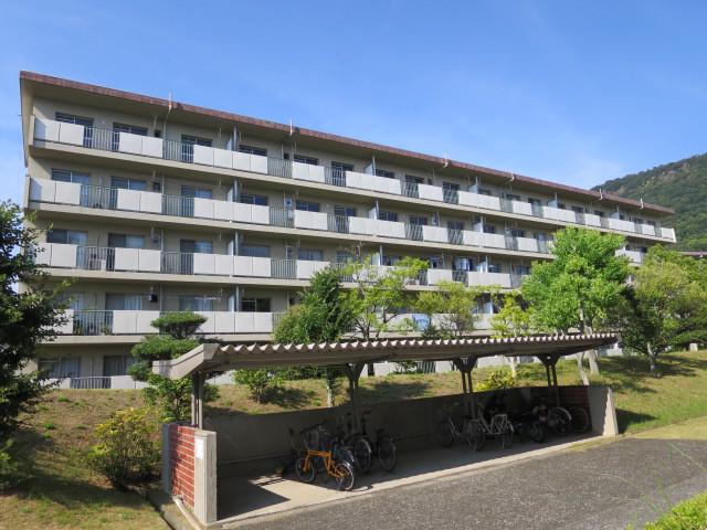 ヴィラナリー屋島3号棟(2LDK/1階)