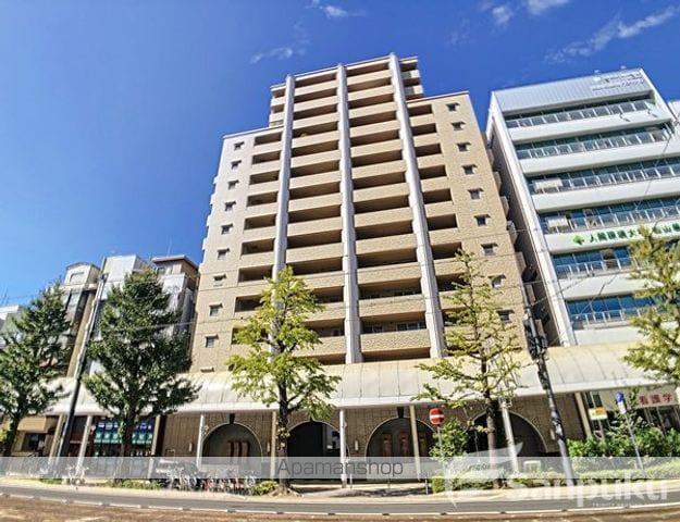アルファステイツ市駅前