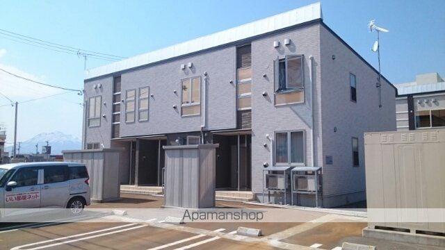 エンブレイス B