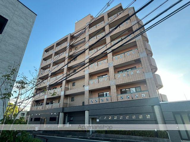 イースト・1