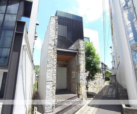 I .HOUSE01