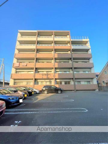 RIVERS COURT