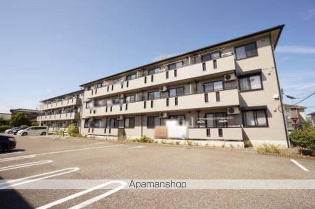 ロイヤルタウン松崎 A/B