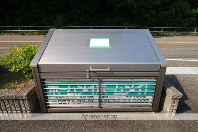 ラトゥール[2階]