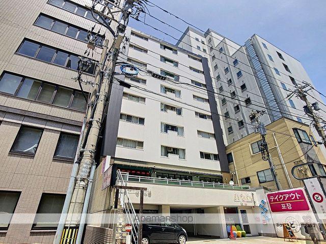 クルエボヌール駅前