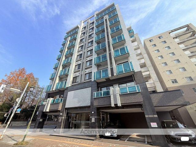 ノヴァ知事公館前