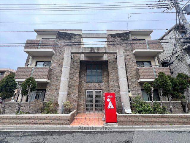 プリュム