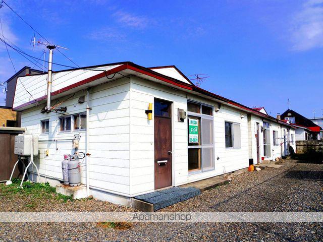 西14条北3丁目1−32テラスハウス