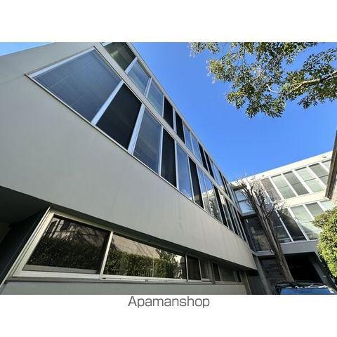A PLACE BY WINE APARTMENT