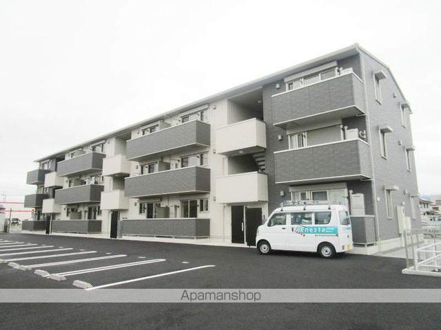 山梨県中巨摩郡昭和町清水新居の建物