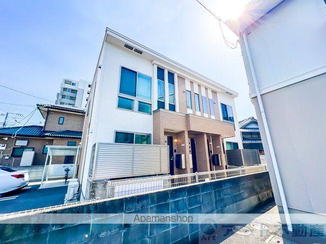 愛媛県松山市小栗3丁目の建物