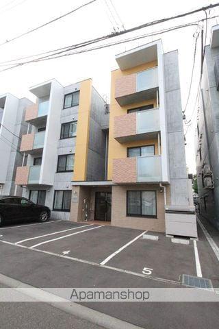 LIBERTY COURT
