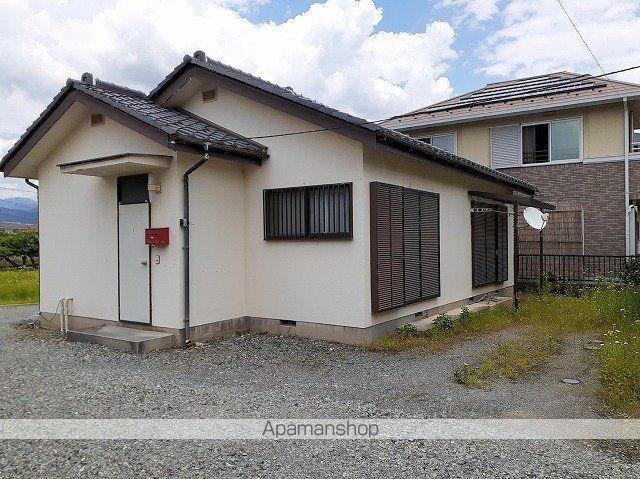 山梨県甲斐市篠原の建物
