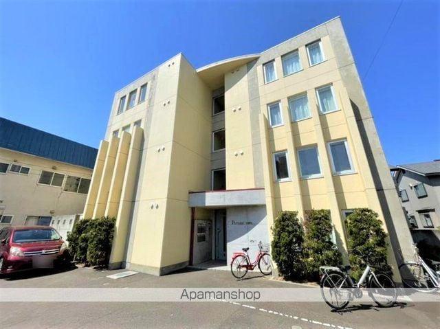 ペラッツィ宮前