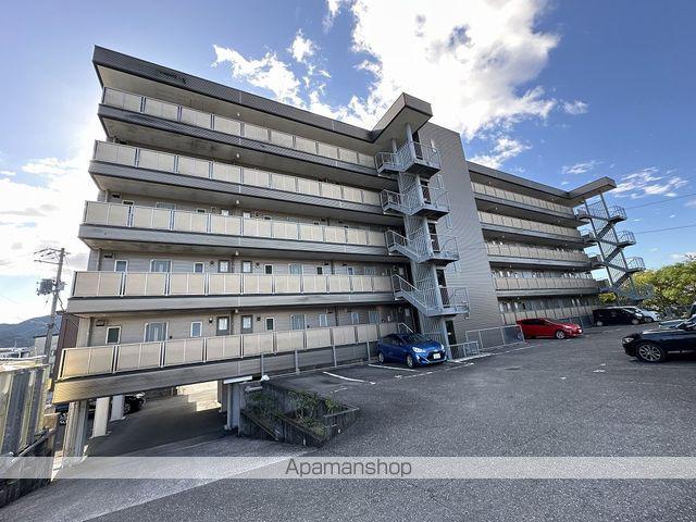 高知県高知市鴨部3丁目の建物