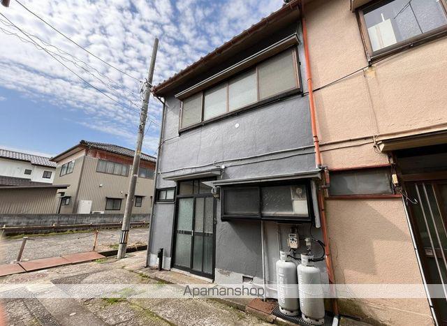 あいの風とやま鉄道 高岡やぶなみ駅 徒歩18分  築63年(2DK)