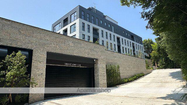 THE GOLDMANCASTLE SAKURAZAKA FOREST