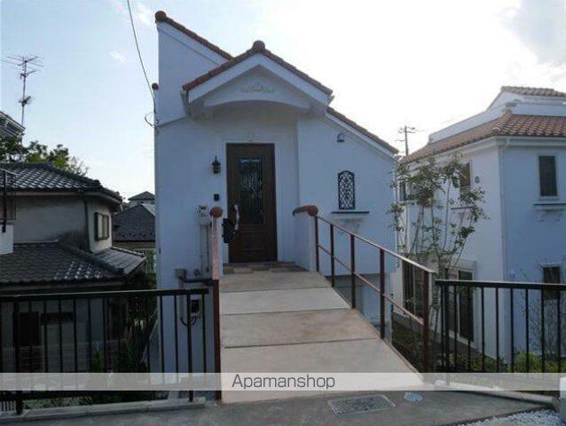 根岸線 山手駅 徒歩5分 2階建 築9年