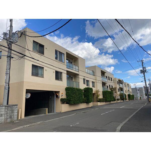 ブリリア中央図書館前