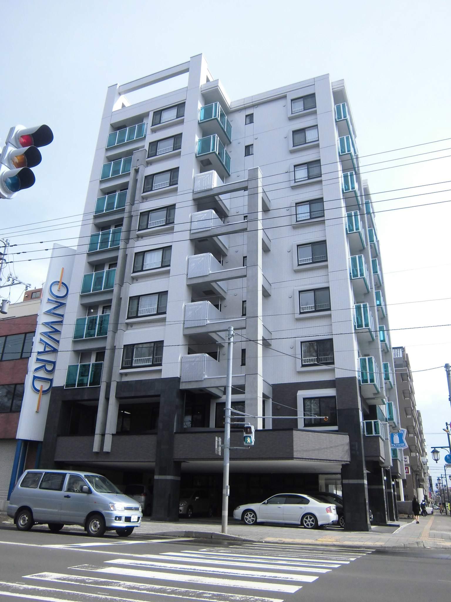 ノヴァ知事公館前