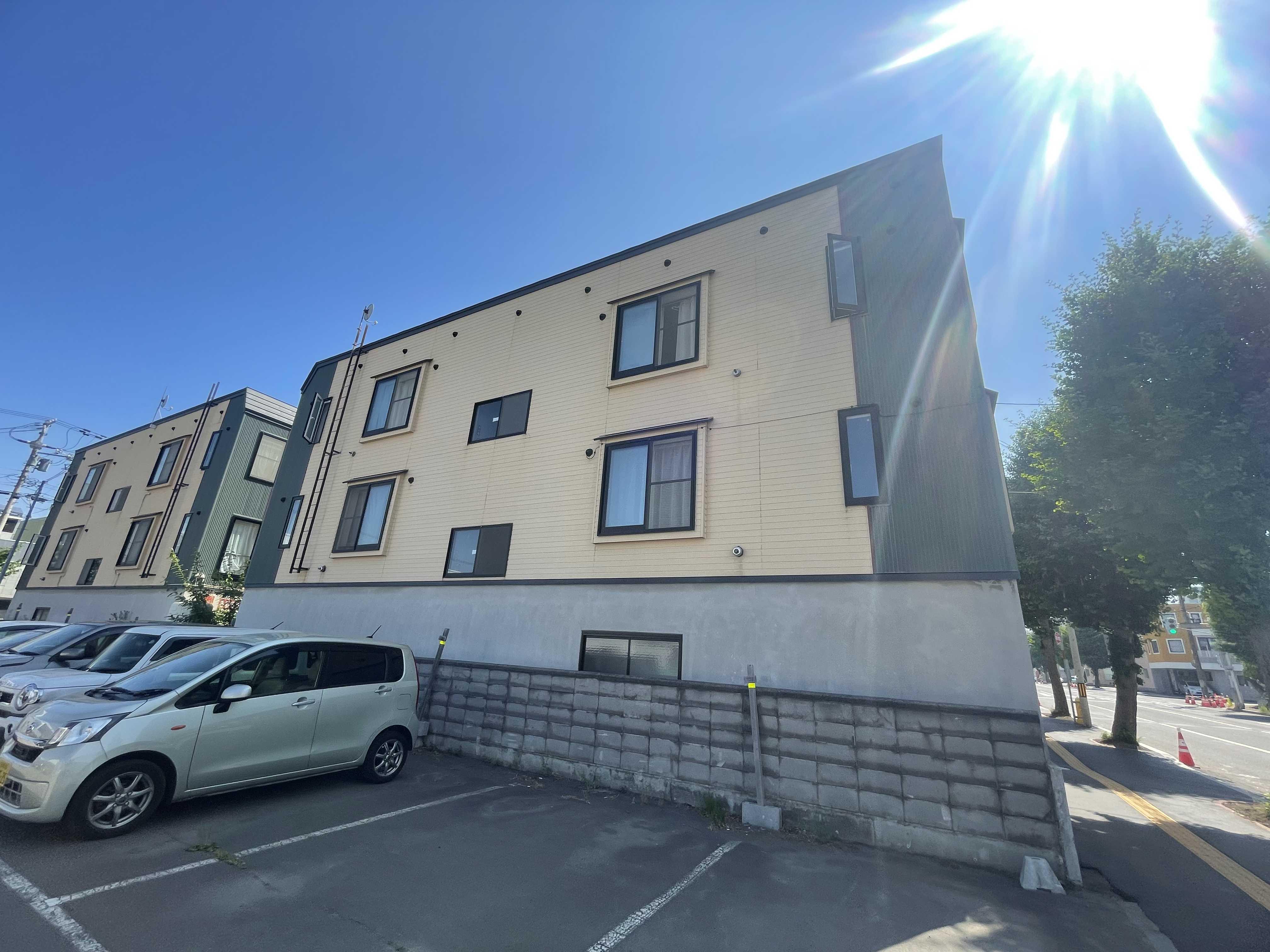 ミナ・ファースト