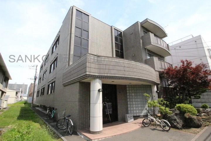 ドミトリ・クレスト