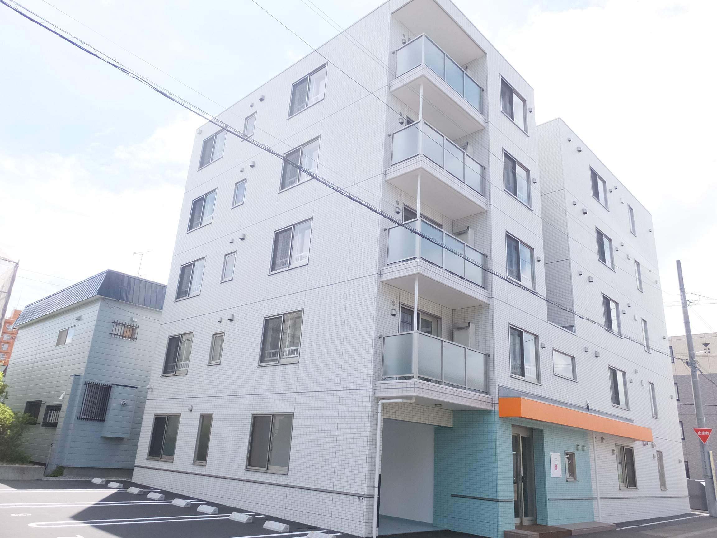 イー・ウォール ヒロ