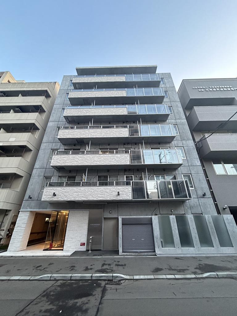 S-RESIDENCE近代美術館前