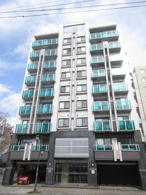 ノヴァ知事公館前