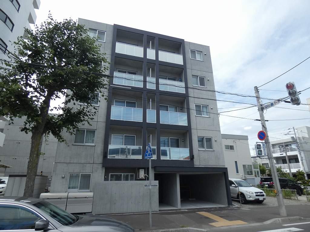 BILLS NAKANOSHIMA