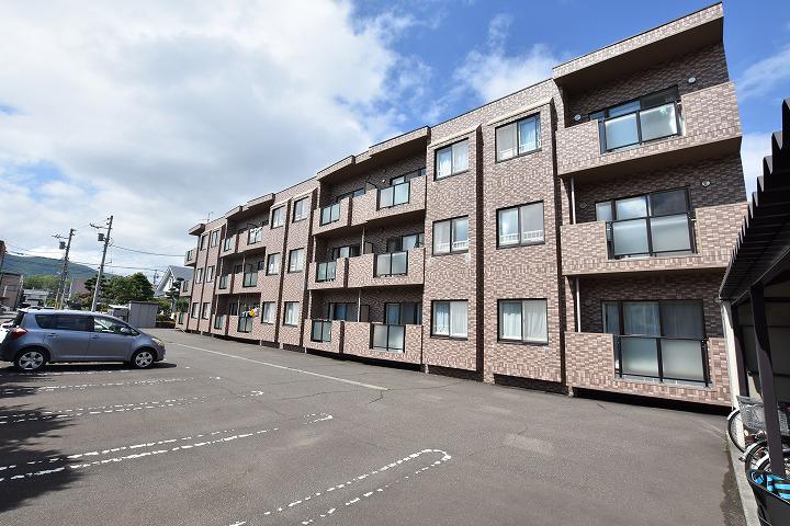 エムズ・コート