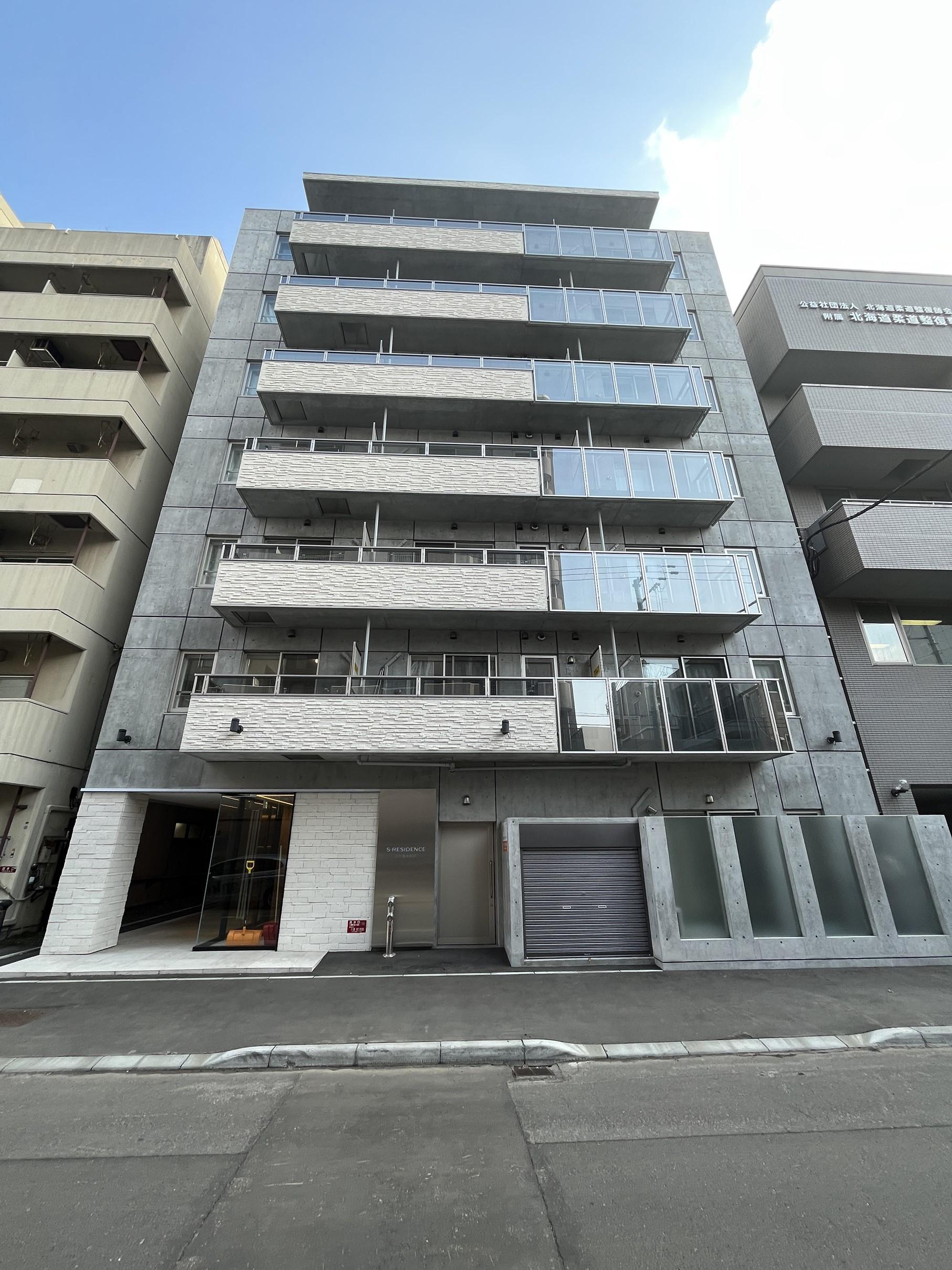 S-RESIDENCE近代美術館前