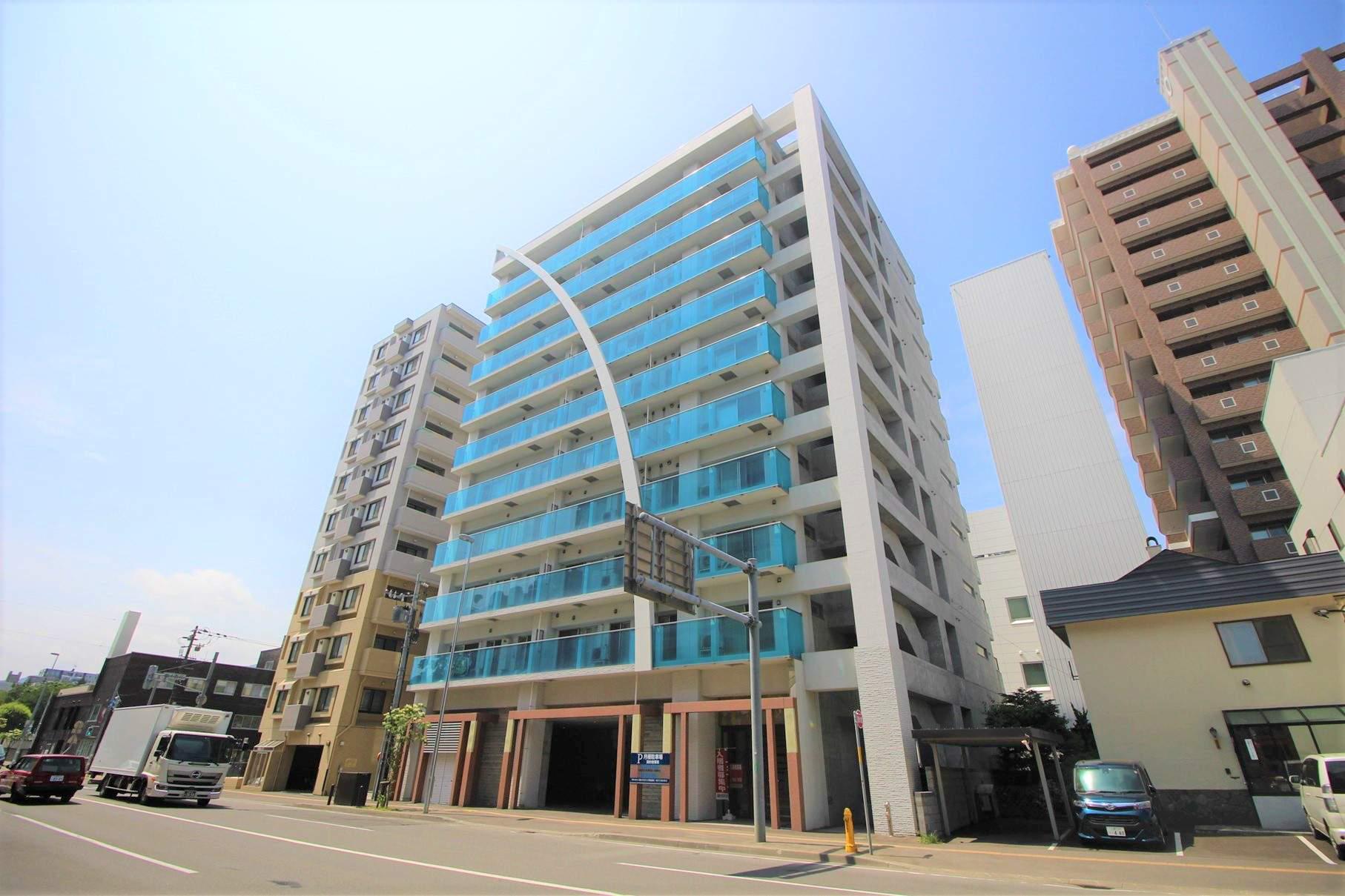 コローレ知事公館前