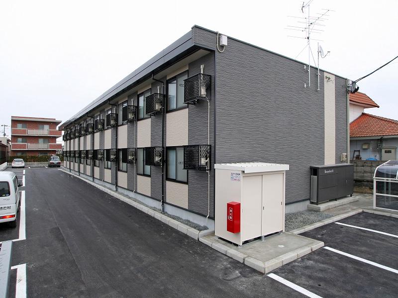 レオパレストレニア