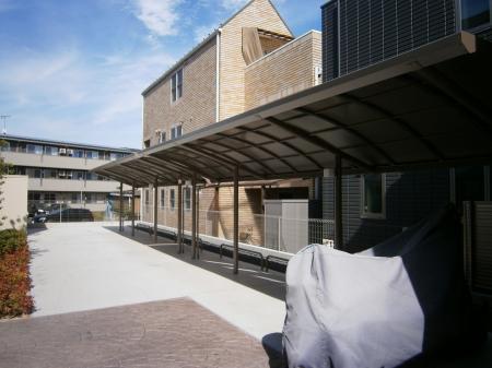 埼玉県越谷市越ヶ谷の建物