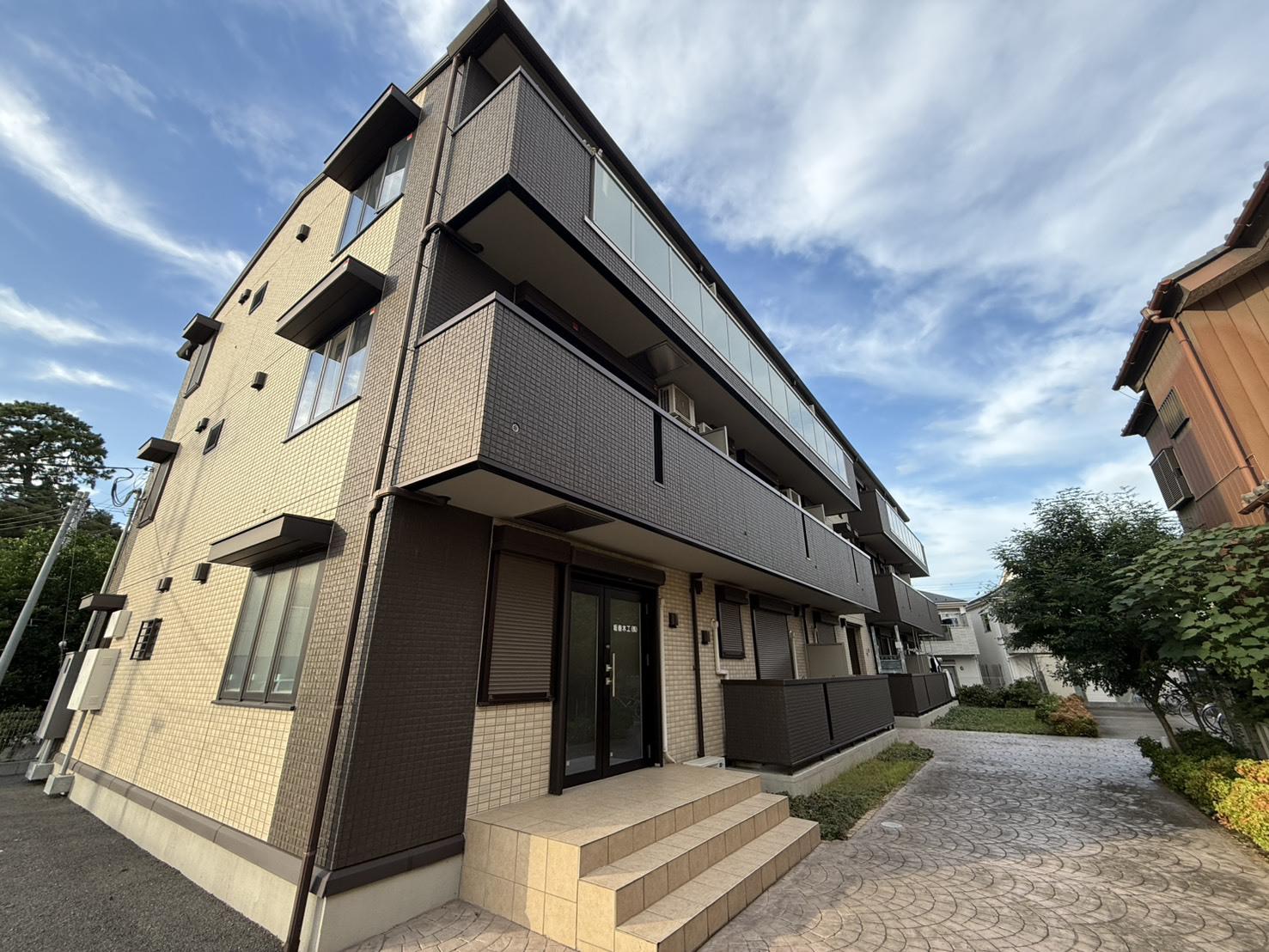 埼玉県越谷市越ヶ谷の建物