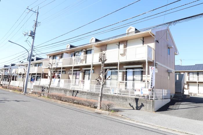 ラークヒルズB