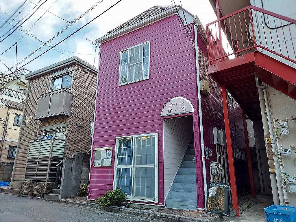 レオパレス赤い家