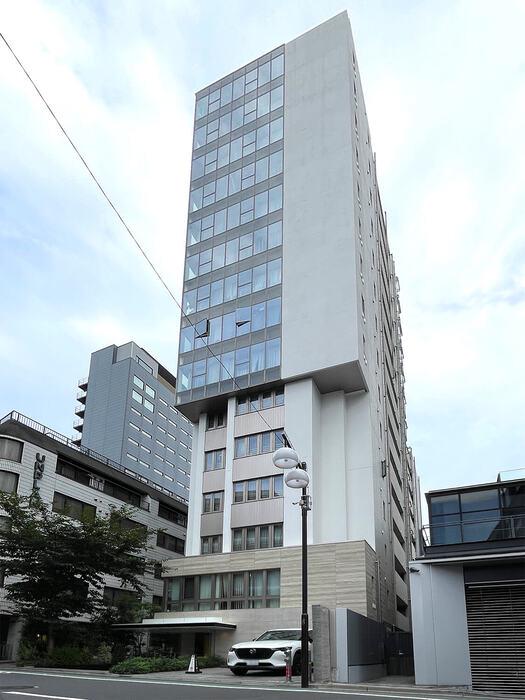 東京地下鉄丸ノ内線 新宿三丁目駅 徒歩6分 15階建 築4年