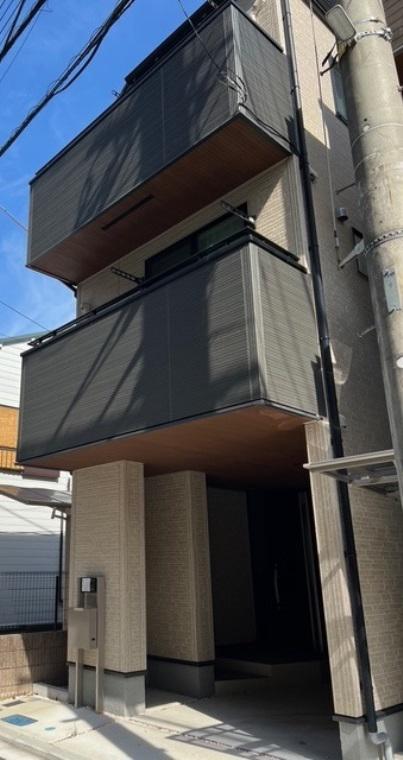 京浜急行電鉄本線 京急鶴見駅 徒歩10分  築3年(2SLDK)