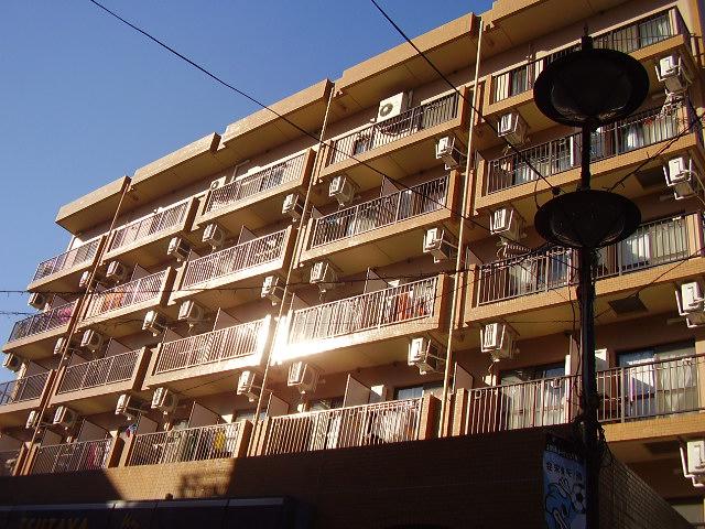 ファミーユビル