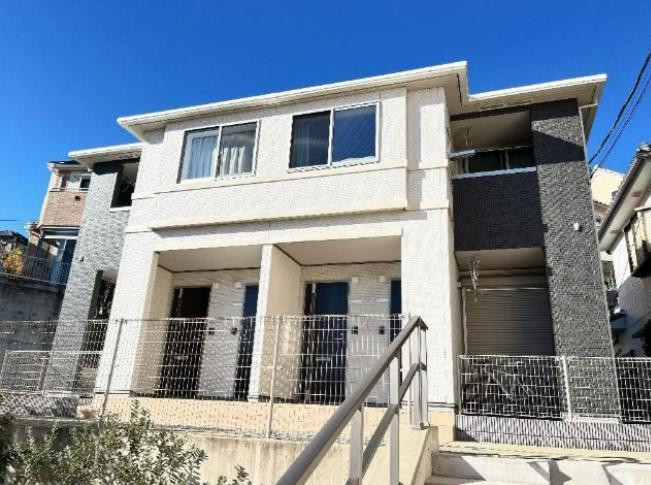 クレセントピアス